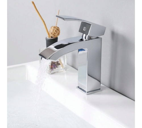 Смеситель для раковины Qtap Swan Cascada QTSWA270CRM45564 Chrome Смеситель для раковины Qtap Swan Cascada QTSWA270CRM45564 Chrome