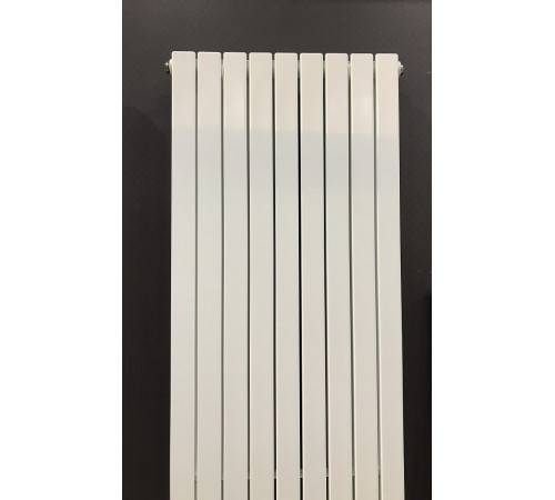 Вертикальный радиатор отопления Betatherm Blende 2 H-2000 мм, L-614 мм RAL9016M